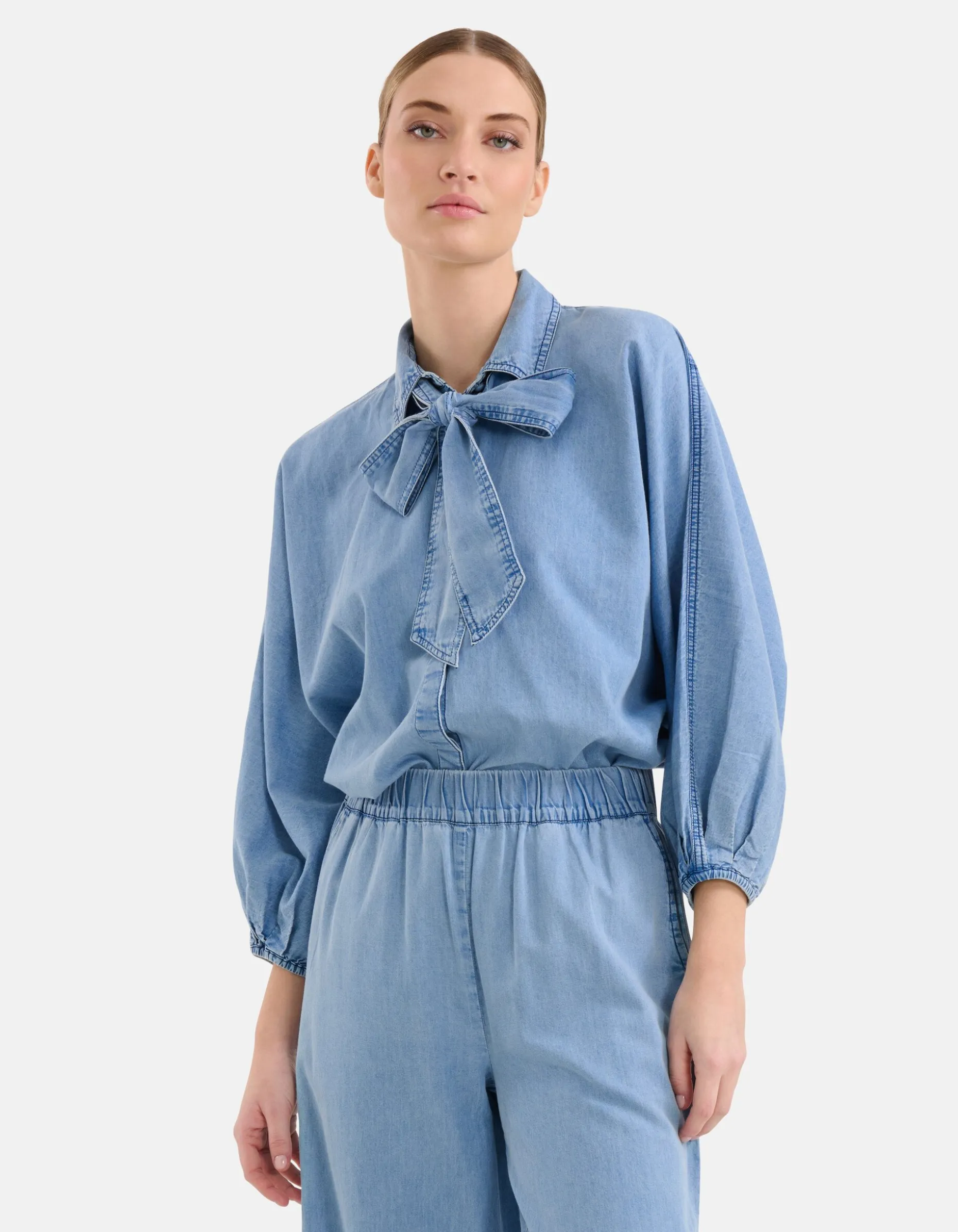 Bow Blouse Blauw By Mieke
