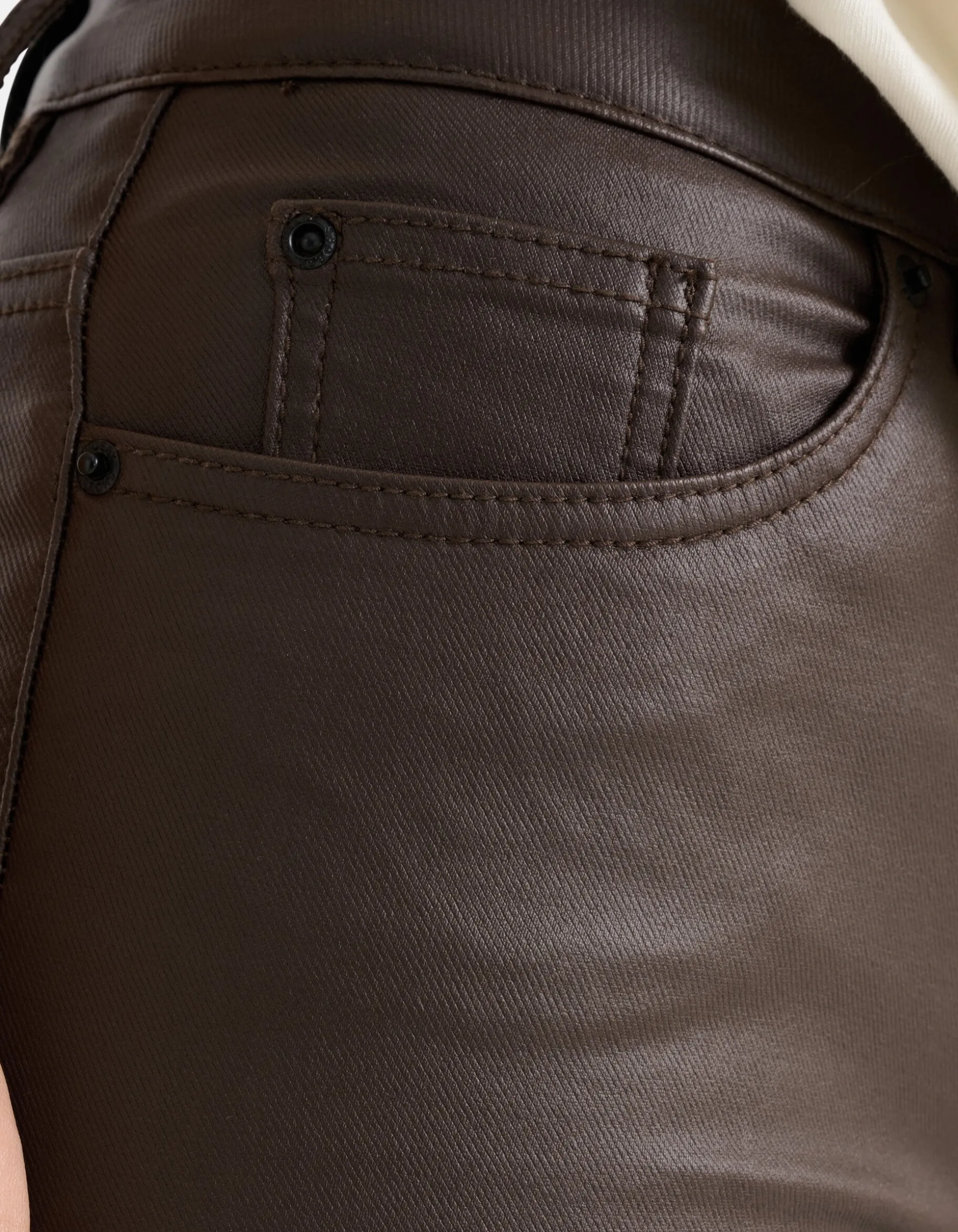 Coated Broek Donkerbruin