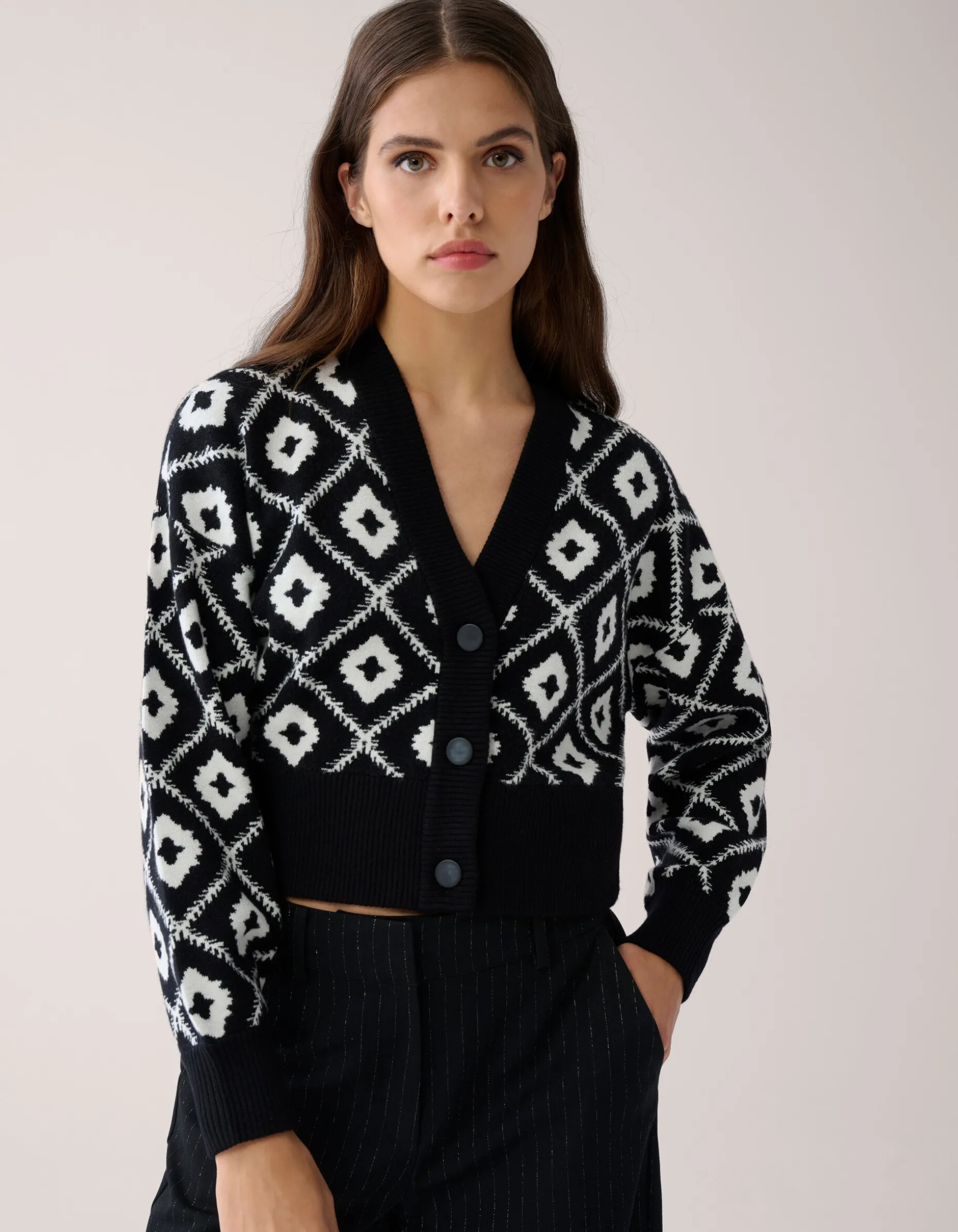 Grafisch Cropped Vest Zwart By Mieke