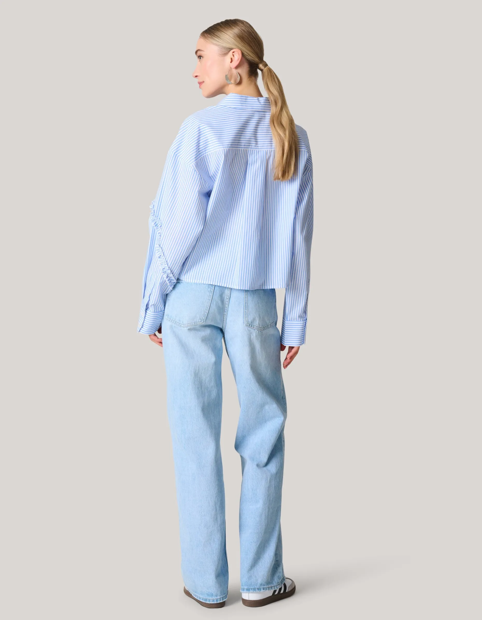 Pinstripe Ruffle Blouse Lichtblauw