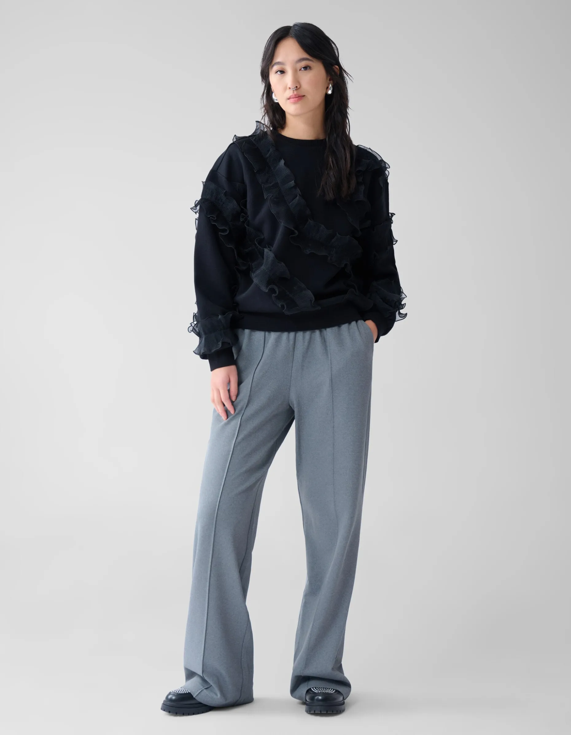 Ruffle Sweater Zwart