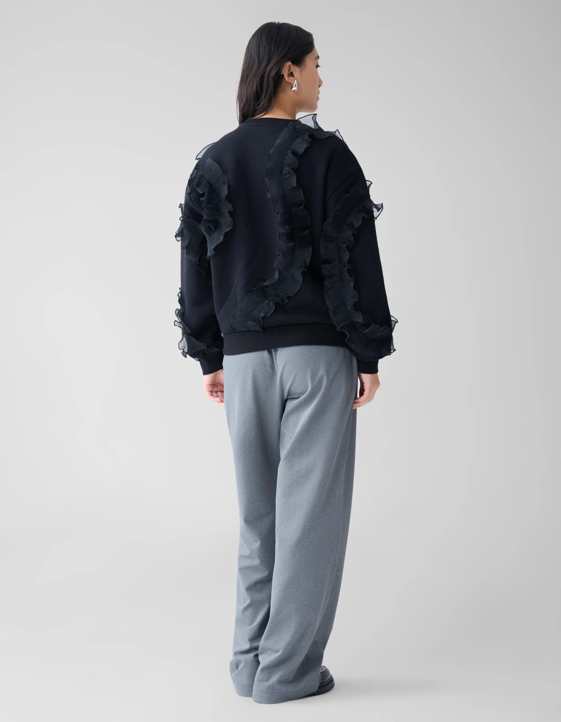 Ruffle Sweater Zwart