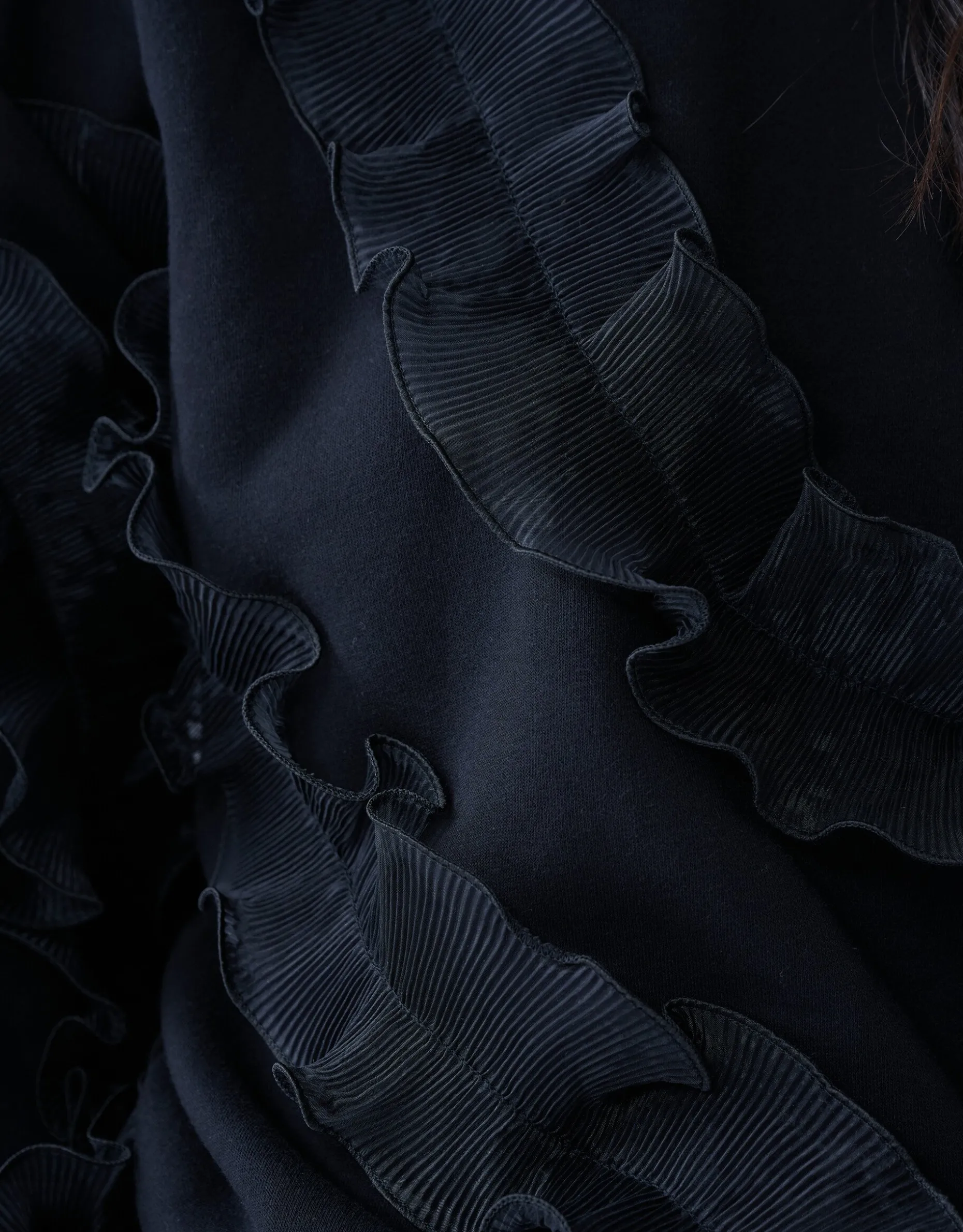 Ruffle Sweater Zwart