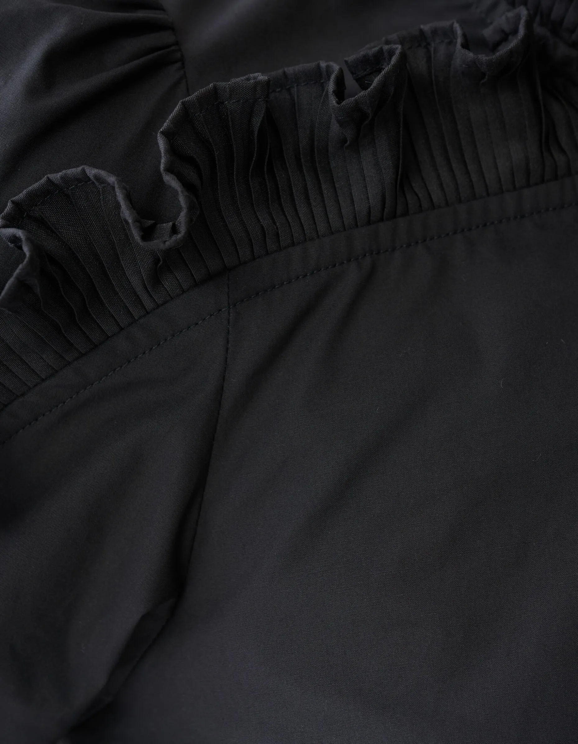 Ruffle Top Zwart