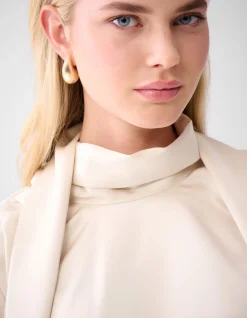 Satijnen Blouse Gebroken Wit By Lonneke