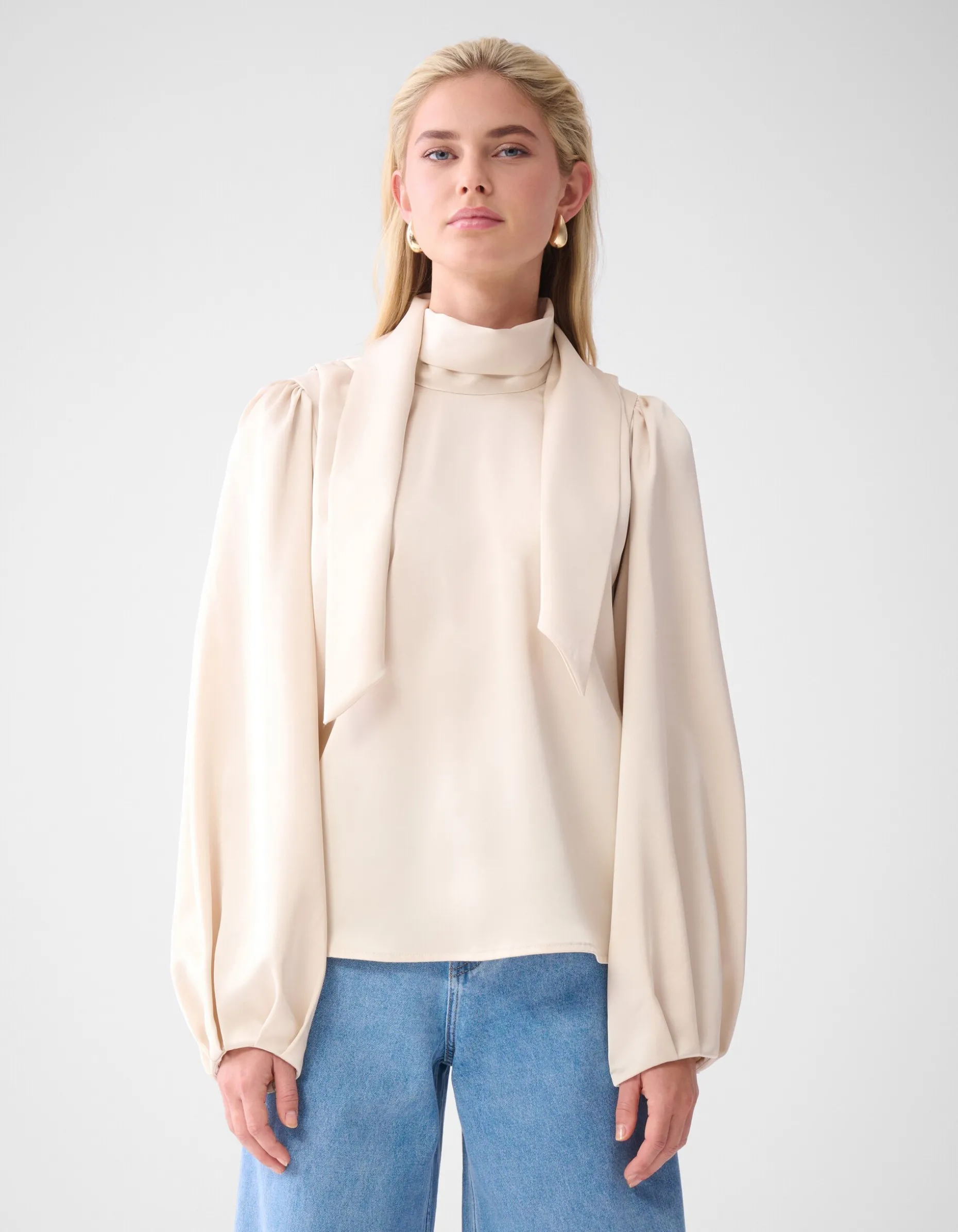 Satijnen Blouse Gebroken Wit By Lonneke
