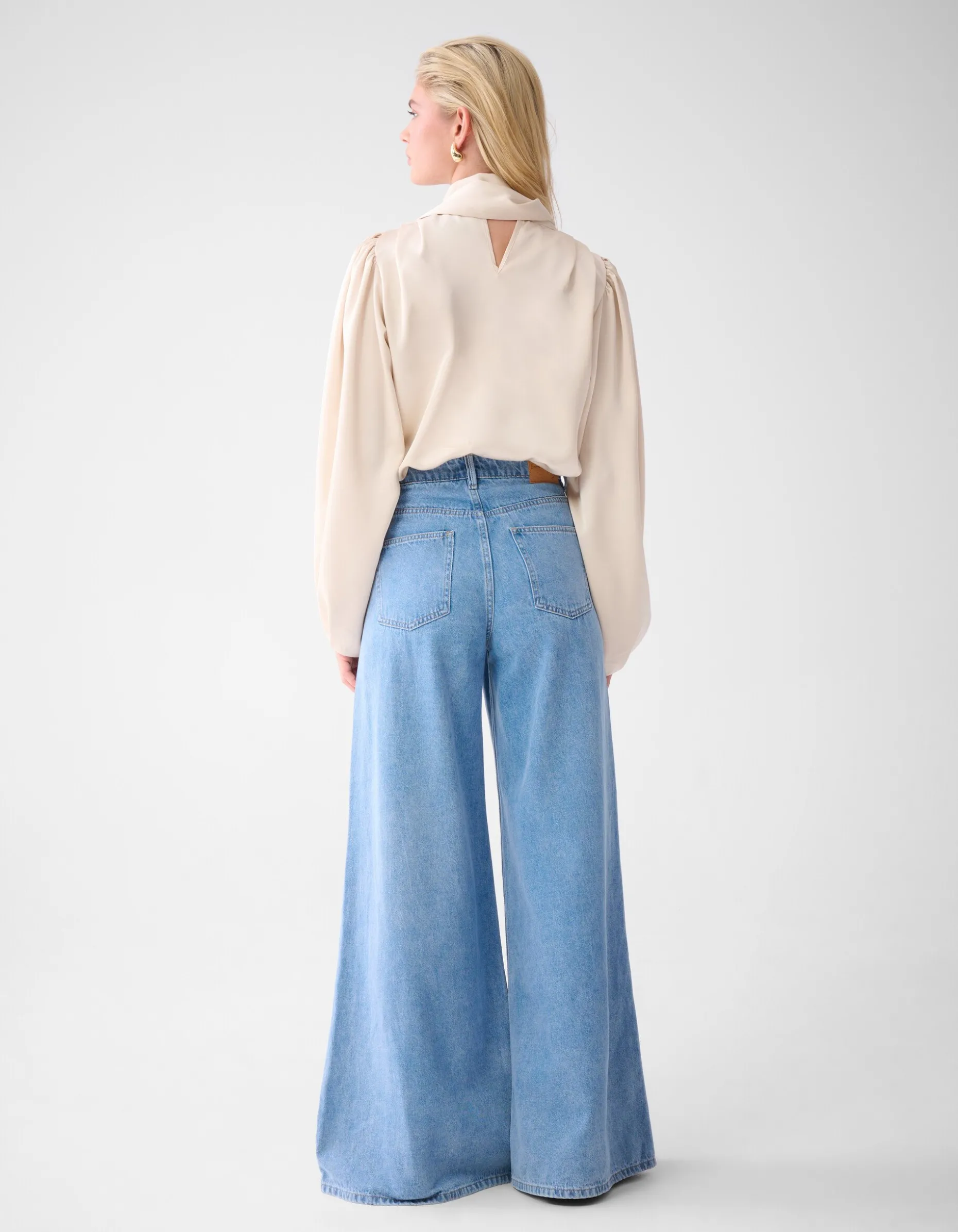 Satijnen Blouse Gebroken Wit By Lonneke