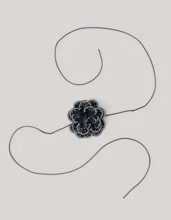 Strass Bloem Ketting Zwart By Lizzy
