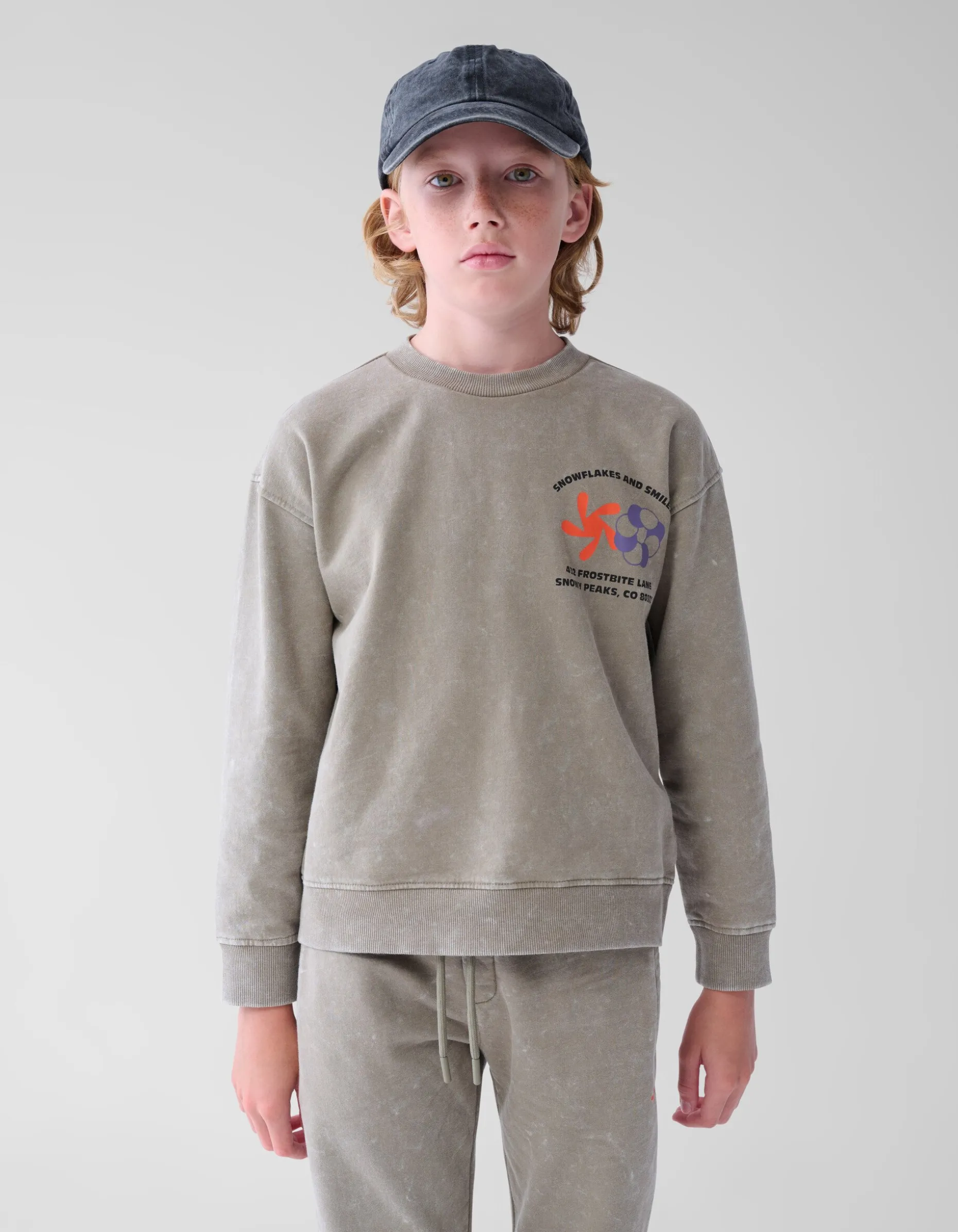 Washed Artwork Sweater Taupe